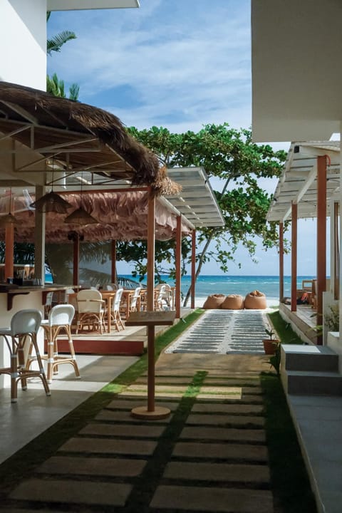 Property building, Restaurant/places to eat, Beach, Sea view