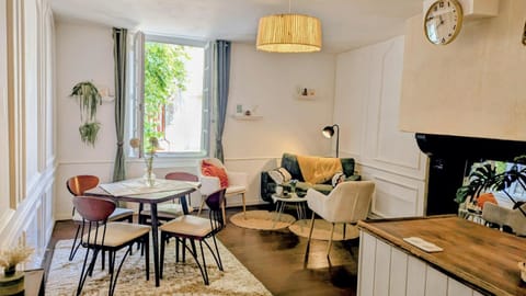 Living room, Seating area, Dining area