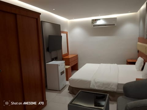 Bed, Photo of the whole room, Bedroom, air conditioner