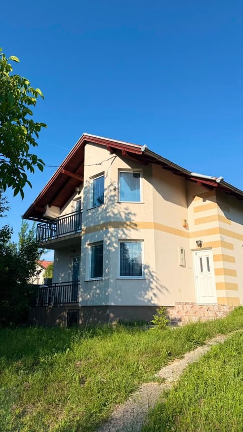 Property building, Day, Garden