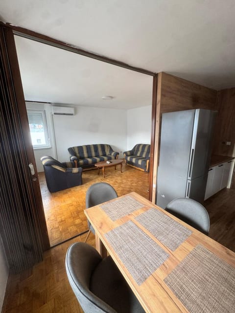 Living room, Photo of the whole room, Seating area