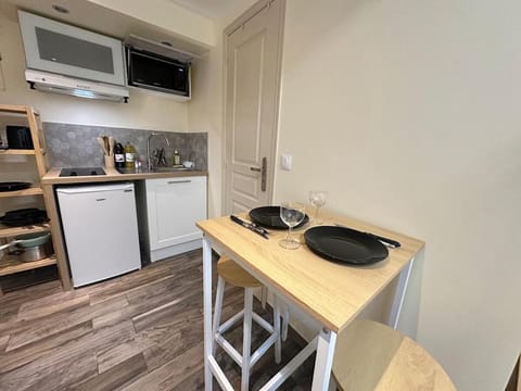 Kitchen or kitchenette, stove, toaster