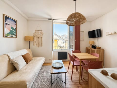 Natural landscape, Living room, Seating area, Dining area, Mountain view