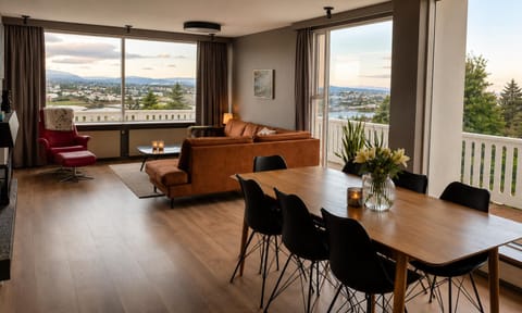 View (from property/room), Balcony/Terrace, Living room