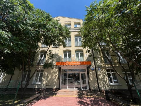 Property building, Facade/entrance, Day, View (from property/room)