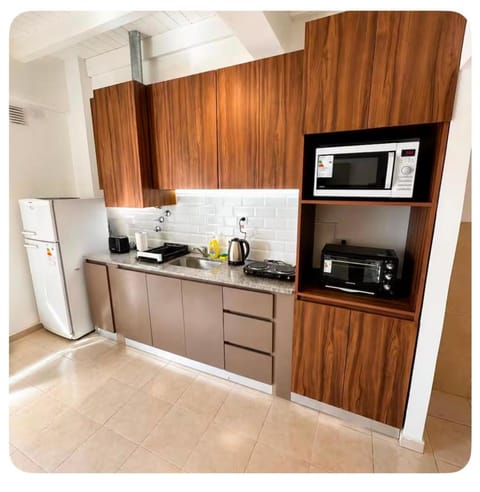 Coffee/tea facilities, Kitchen or kitchenette, oven, stove, toaster