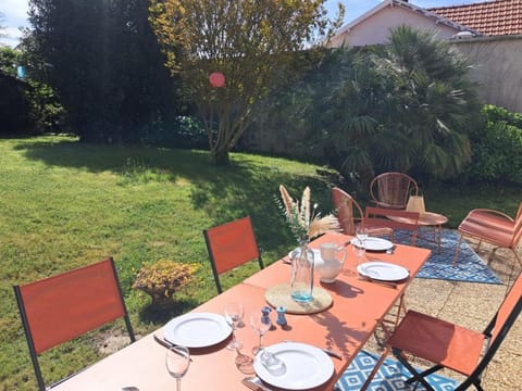 Patio, Garden, Dining area, Garden view