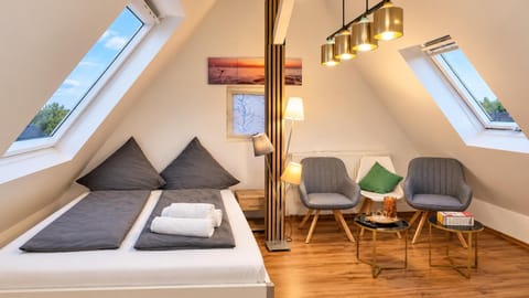 Seating area, Bedroom