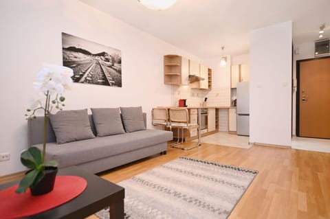 Kitchen or kitchenette, Seating area