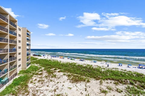 Property building, Day, Natural landscape, Balcony/Terrace, Beach, Sea view