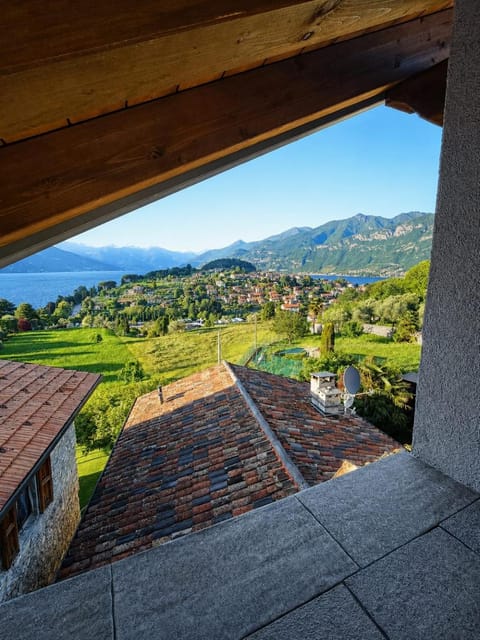 Balcony/Terrace, Lake view, Mountain view