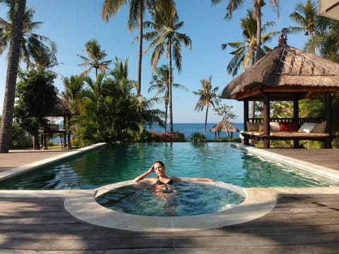 Day, Swimming pool