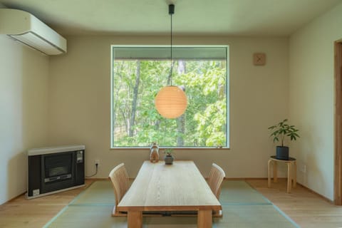 Living room, Seating area, Dining area, air conditioner