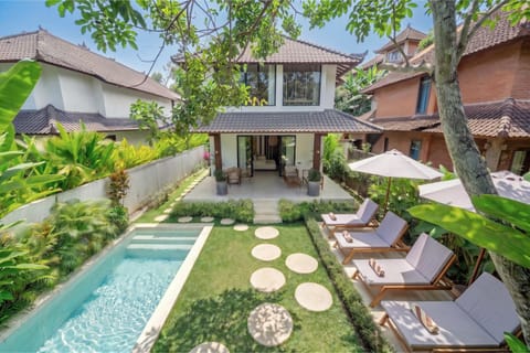 Property building, Patio, Swimming pool, sunbed