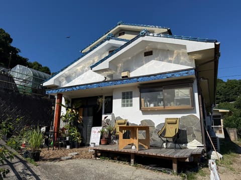 Property building, Day, Balcony/Terrace
