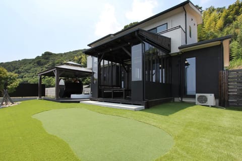 Property building, Day, Natural landscape, Garden, Garden view