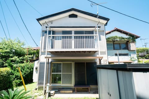 Property building, Day, Balcony/Terrace