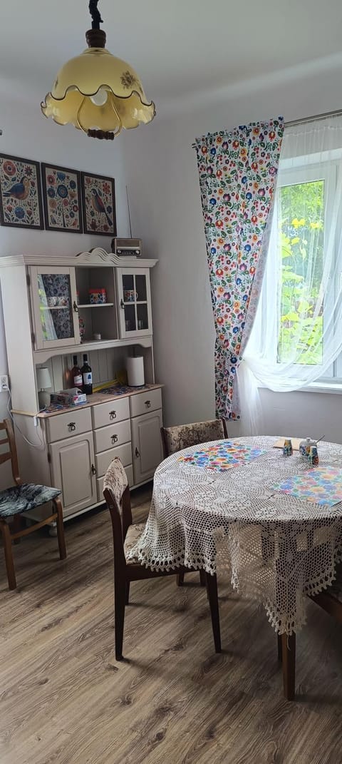 Kitchen or kitchenette, Dining area, stove