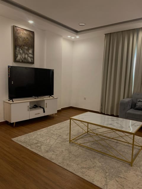 Communal lounge/ TV room, TV and multimedia, Living room, Seating area, Evening entertainment