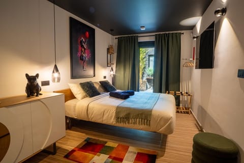 Bed, Photo of the whole room, Bedroom