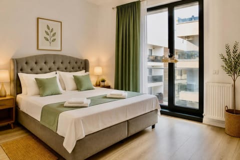 Bed, Photo of the whole room, towels