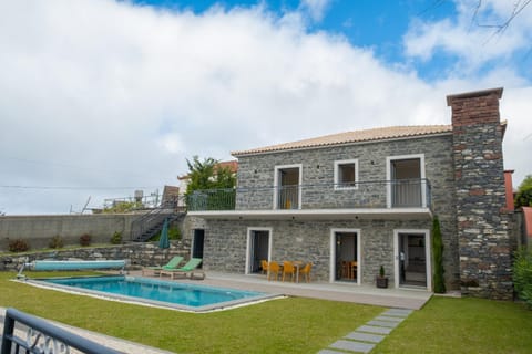 Property building, Garden, Swimming pool
