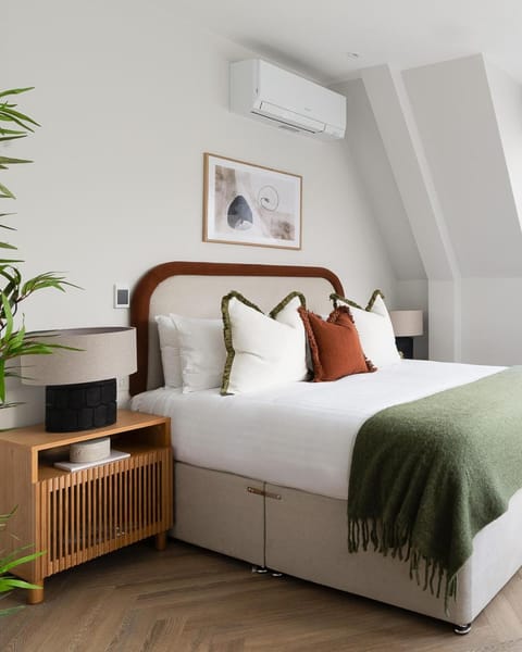Bed, Photo of the whole room, Bedroom, air conditioner