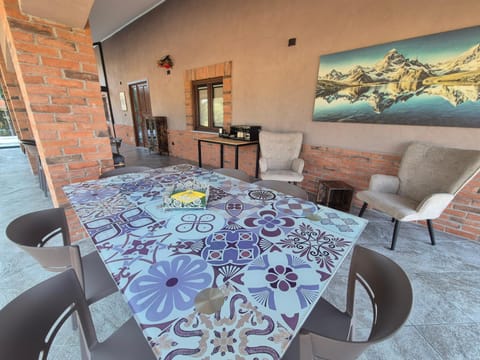 Patio, Seating area, Dining area, Breakfast