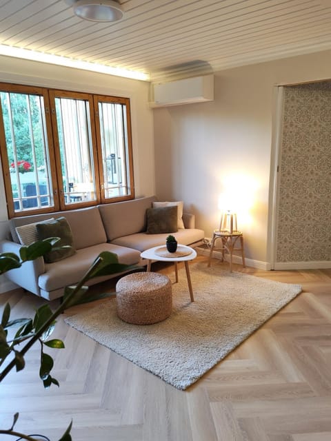 Living room, Seating area, internet, air conditioner
