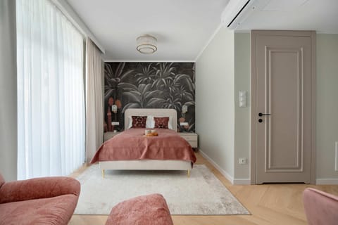 Bed, Living room, Photo of the whole room, Seating area, Bedroom, wardrobe