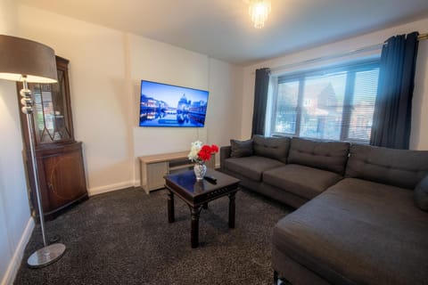 Communal lounge/ TV room, TV and multimedia, Living room