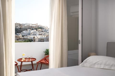 Bed, Natural landscape, View (from property/room), Balcony/Terrace, Living room, Photo of the whole room, Seating area, Bedroom, City view