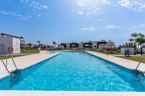 Day, Pool view, Swimming pool, sunbed