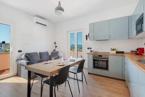 Property building, Kitchen or kitchenette, Living room