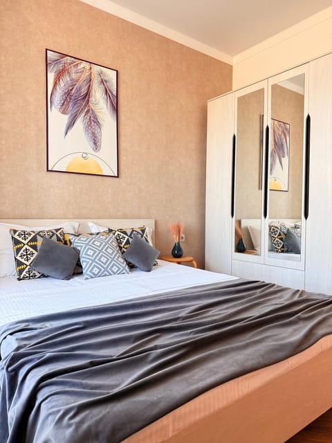 Bed, Photo of the whole room, Bedroom, wardrobe