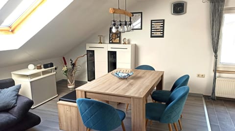 Seating area, Dining area