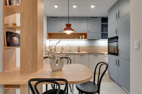 Kitchen or kitchenette, Dining area, pet friendly, stove