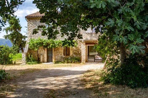 Property building, Day, Natural landscape, Garden, Garden, Garden view