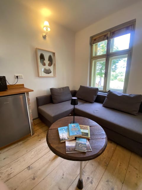 Seating area, kitchen