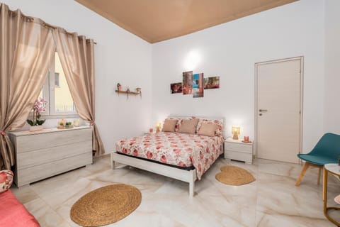 Bed, Photo of the whole room, Bedroom, locker