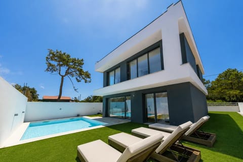 Property building, Garden, Swimming pool, sunbed