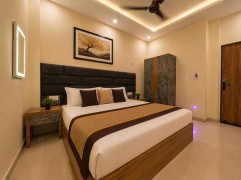 Bed, Photo of the whole room, Bedroom, wardrobe