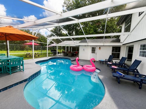 Patio, BBQ facilities, Dining area, Swimming pool, sunbed