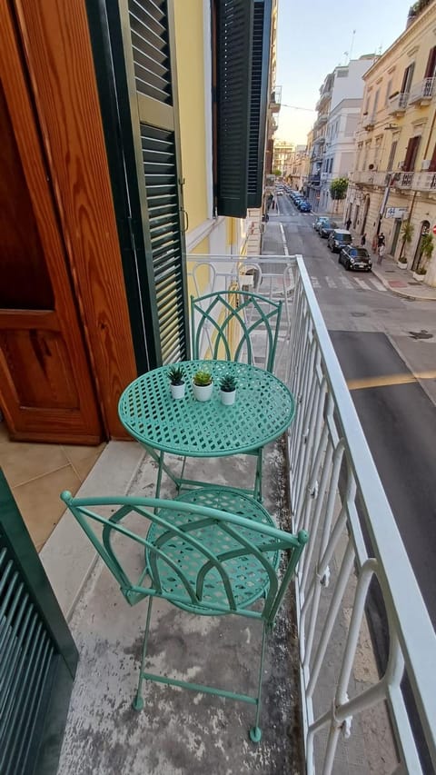 Property building, Day, Street view, Location, Parking