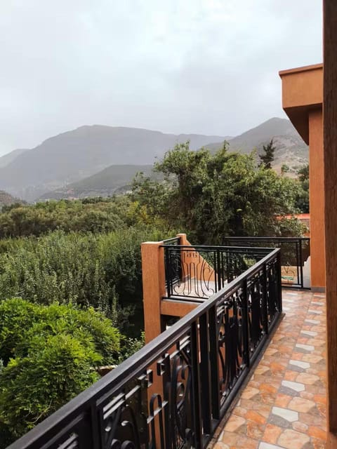 Spring, Day, Natural landscape, Garden, View (from property/room), Balcony/Terrace, Mountain view