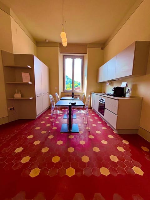 Kitchen or kitchenette, Lounge or bar, Dining area, oven, pet friendly, stove