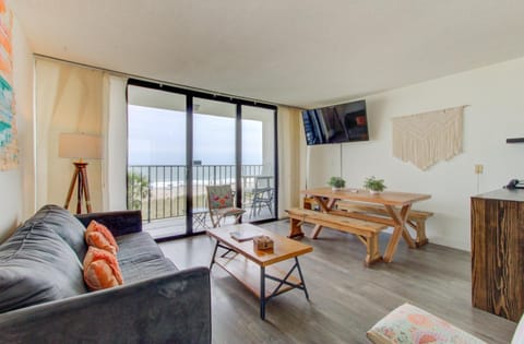 TV and multimedia, View (from property/room), Balcony/Terrace, Living room, Seating area, Dining area