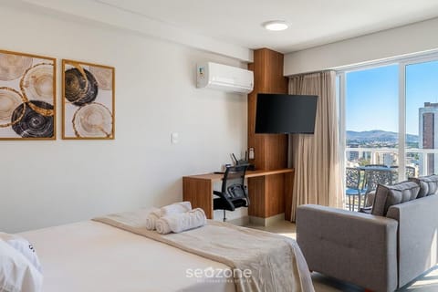 TV and multimedia, Balcony/Terrace, Living room, Bedroom, City view