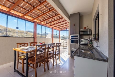 BBQ facilities, Balcony/Terrace, Seating area, Dining area, Mountain view