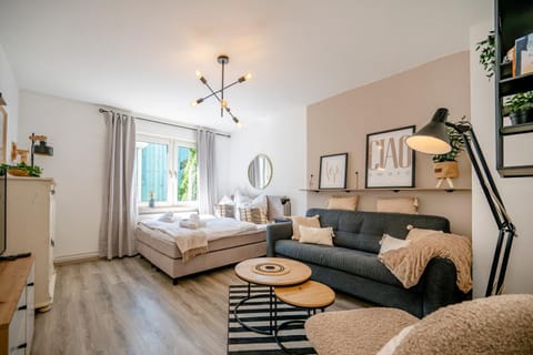 Bed, TV and multimedia, Living room, Photo of the whole room, Seating area